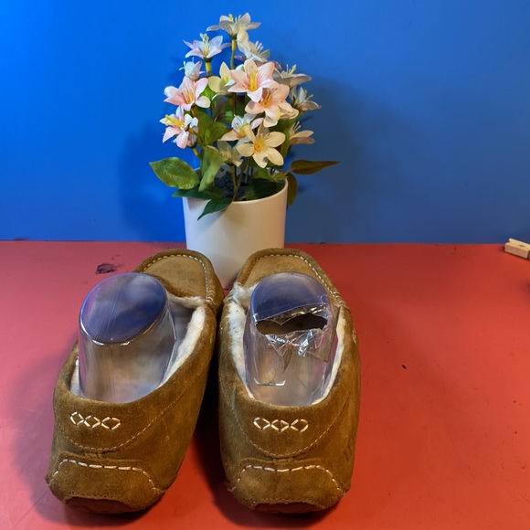 Wos Ugg slippers SZ 8 - Picture 3 of 7
